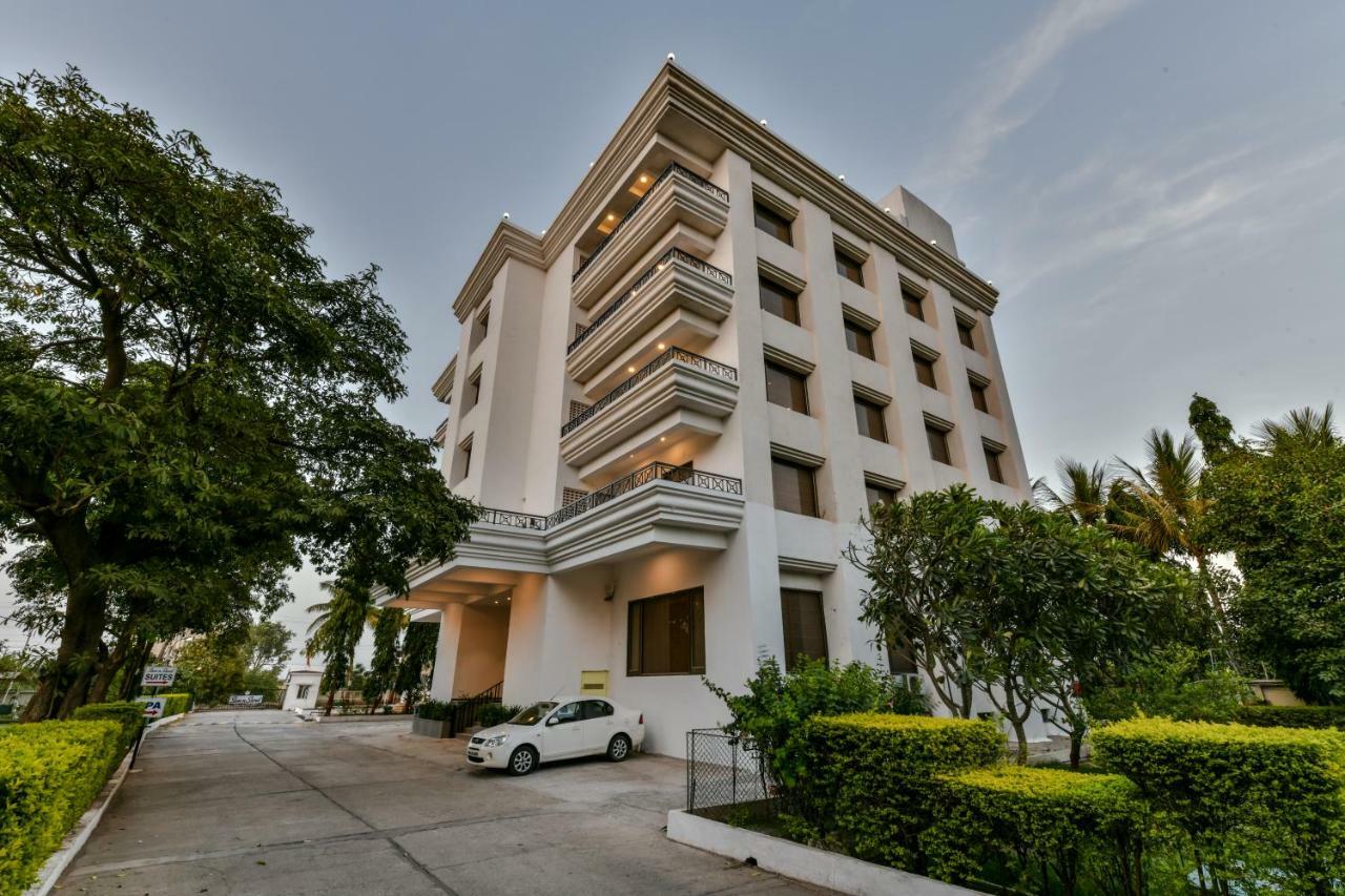 Sun-N-Sand Suites, Shirdi Exterior foto